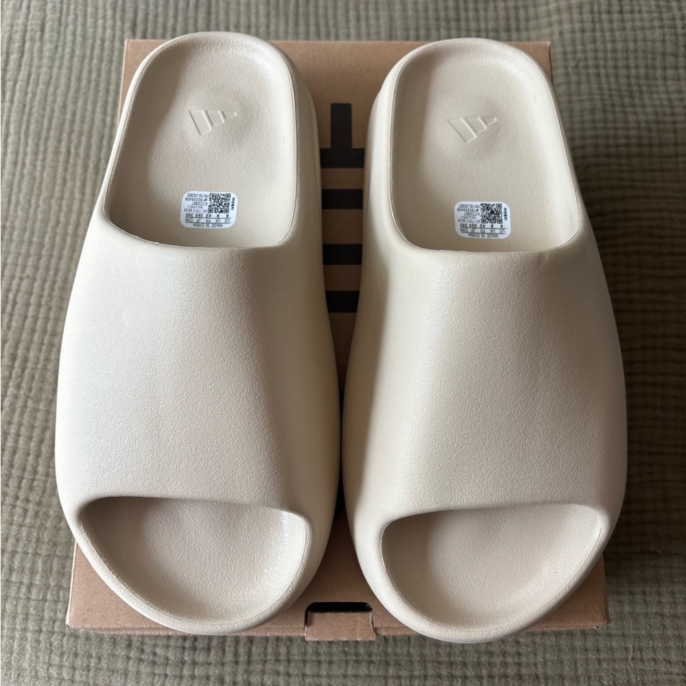 Yeezy/Adidas Cream Slide Sandals